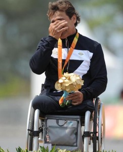 Alex Zanardi ha conquistato la medaglia d'oro nella cronometro H5 bissando il titolo di Londra 2012